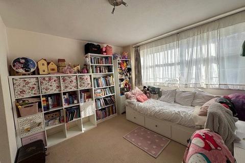 2 bedroom apartment to rent, Highridge Court, Highridge Close, Epsom, Surrey, KT18