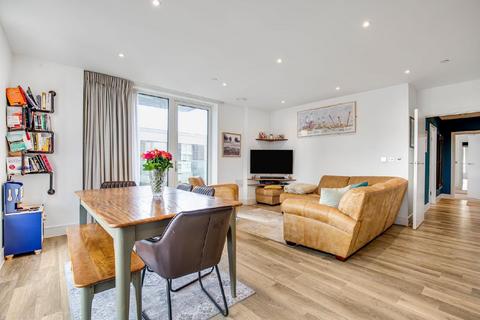 2 bedroom flat for sale, Bridges Court Road, Battersea