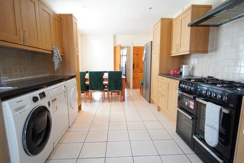 4 bedroom house to rent, Fishponds Road, Bristol BS16