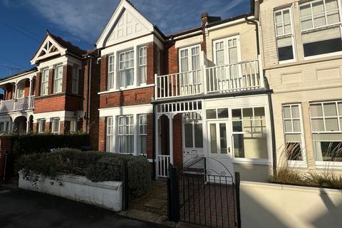 2 bedroom flat to rent, Pierremont Avenue, Broadstairs, CT10