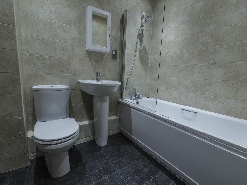 No7 bathroom.jpg