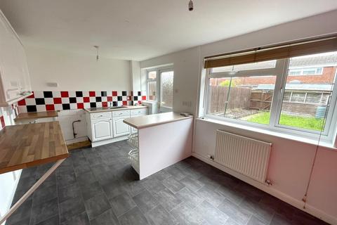 3 bedroom terraced house to rent, Hartbury Close, Cheltenham