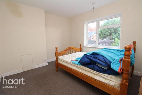 3 bedroom semi-detached house to rent, Keble Road, Leicester