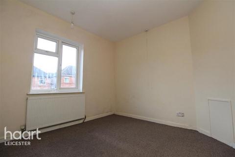 3 bedroom semi-detached house to rent, Keble Road, Leicester