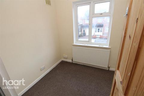 3 bedroom semi-detached house to rent, Keble Road, Leicester