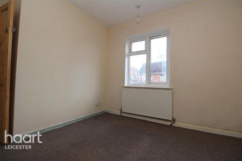 3 bedroom semi-detached house to rent, Keble Road, Leicester