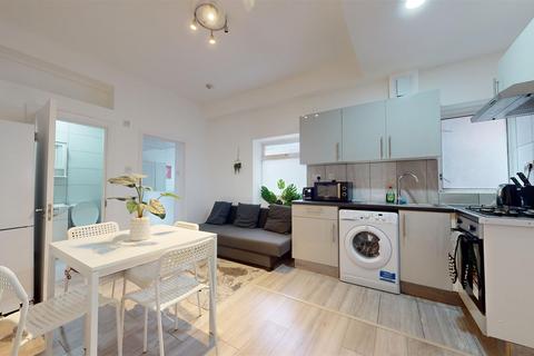 2 bedroom flat to rent, Lydford Road, Willesden Green NW2