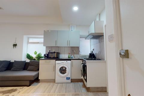 2 bedroom flat to rent, Lydford Road, Willesden Green NW2