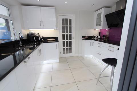 4 bedroom detached house for sale, Brayford Avenue, Brierley Hill DY5