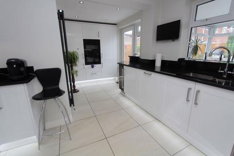 4 bedroom detached house for sale, Brayford Avenue, Brierley Hill DY5