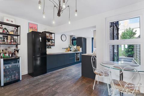 11 Brook Road, Epping, CM16 7BT