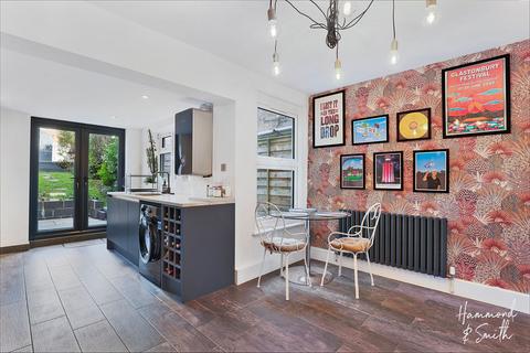 11 Brook Road, Epping, CM16 7BT