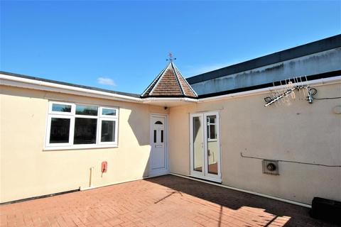 3 bedroom flat for sale, Gilda Parade, Whitchurch