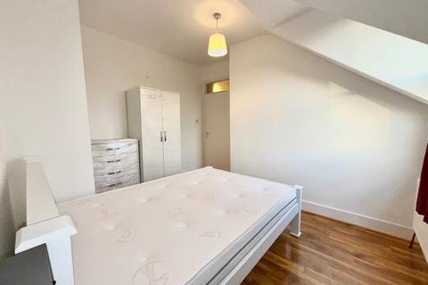 1 bedroom flat to rent, Adelaide Avenue, London