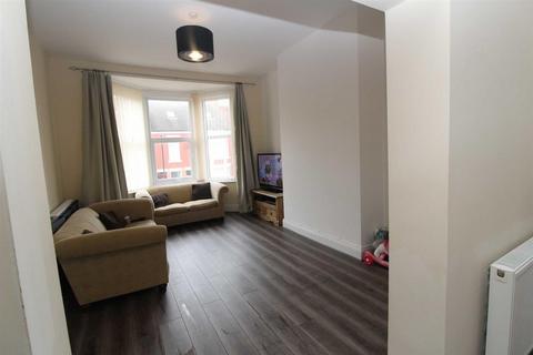 2 bedroom flat to rent, Cambridge Avenue, Whitley Bay