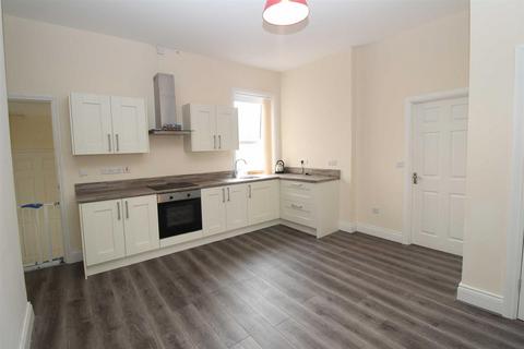 2 bedroom flat to rent, Cambridge Avenue, Whitley Bay