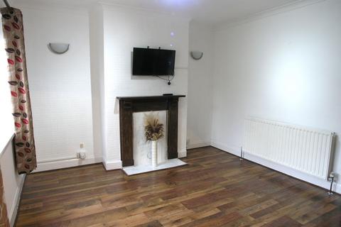 3 bedroom semi-detached house to rent, Gerald Road, Stourbridge DY8