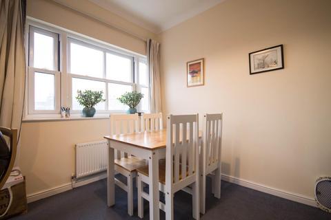 2 bedroom apartment to rent, Ravensworth Gardens, Cambridge