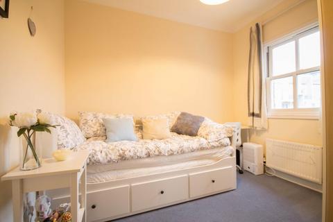 2 bedroom apartment to rent, Ravensworth Gardens, Cambridge