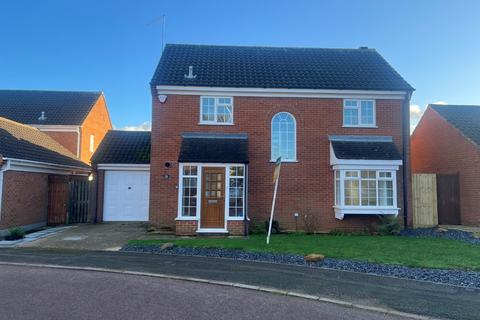 4 bedroom detached house to rent, Princess Close, Abington, Northampton, NN3 3NR