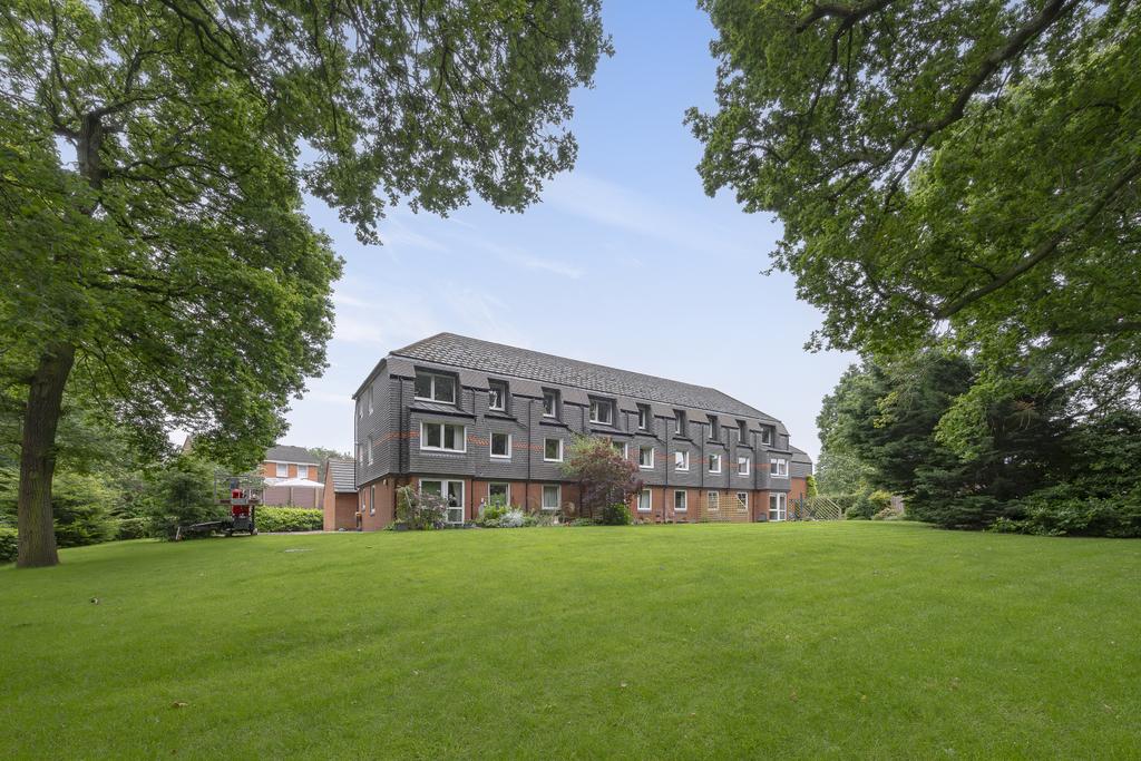 Worcester Court, KT4 7 DN