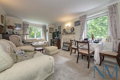 2 bedroom flat for sale, Worcester Court, Worcester Park KT4
