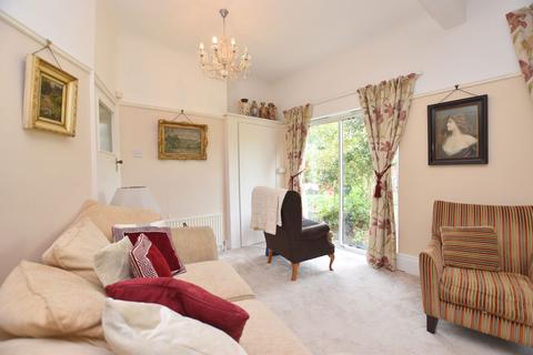 2 bedroom bungalow for sale, The Vineries, Woolton, Liverpool, L25