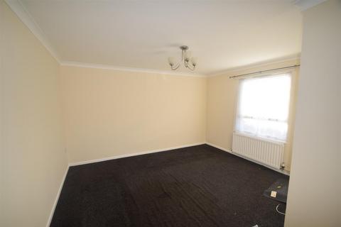 3 bedroom terraced house to rent, Chiltern Gardens, Dawley