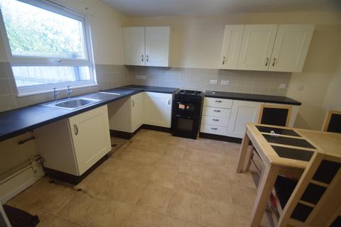 3 bedroom terraced house to rent, Chiltern Gardens, Dawley