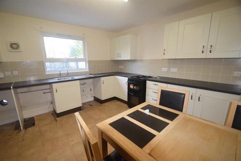 3 bedroom terraced house to rent, Chiltern Gardens, Dawley