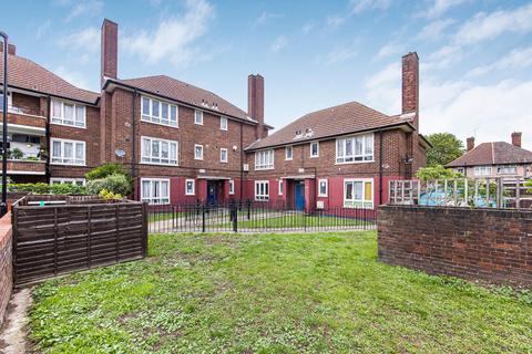 1 bedroom ground floor flat for sale, Fendt Close, London E16