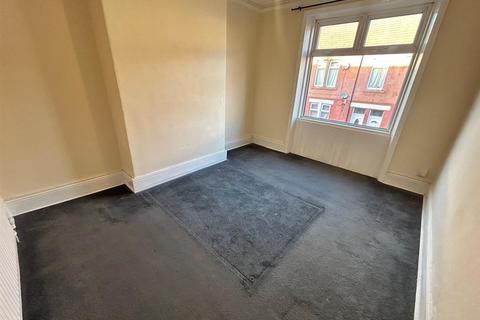 3 bedroom flat to rent, Vine Street, Wallsend