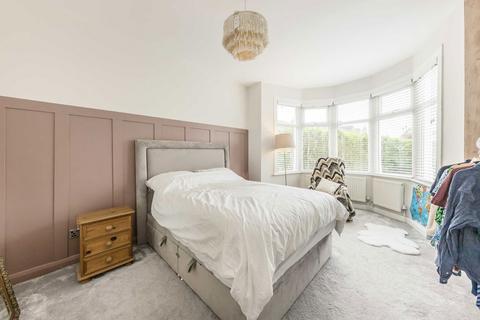 2 bedroom flat for sale, Milton Road, London W7