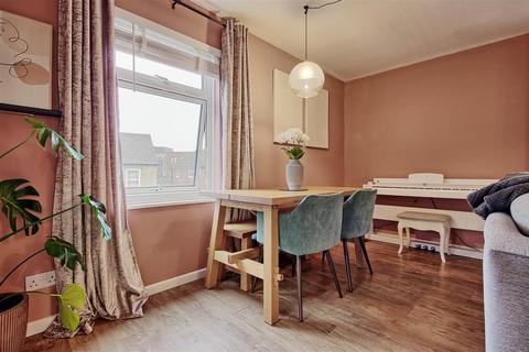 2 bedroom flat for sale, Wenvoe Close, Cambridge