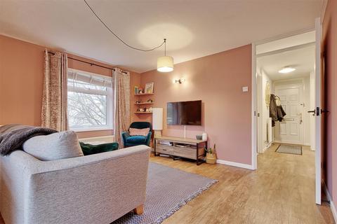 2 bedroom flat for sale, Wenvoe Close, Cambridge