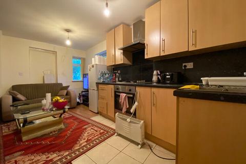 Studio to rent, Upper Tollington Park, Finsbury Park, London, N4