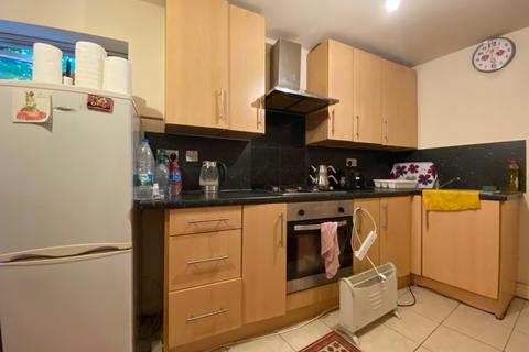 Studio to rent, Upper Tollington Park, Finsbury Park, London, N4