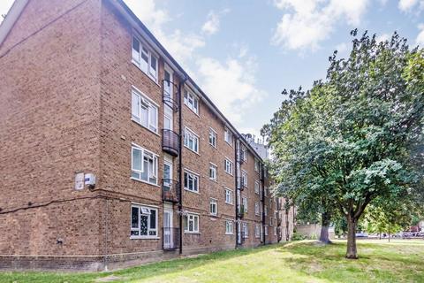 2 bedroom flat to rent, Solon New Road Estate, London SW4