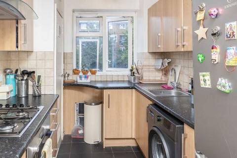 2 bedroom flat to rent, Solon New Road Estate, London SW4