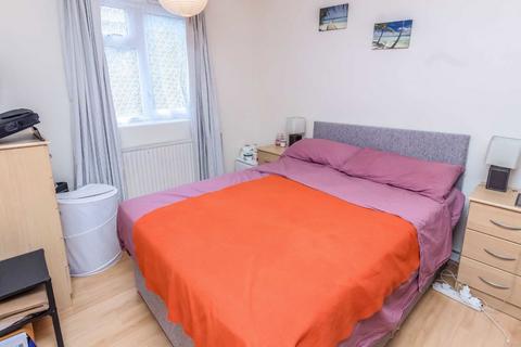 2 bedroom flat to rent, Solon New Road Estate, London SW4