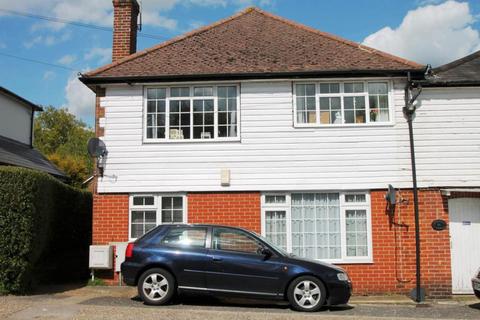 1 bedroom ground floor flat to rent, Hammerwood Road, Ashurst Wood, RH19