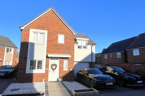 3 bedroom detached house for sale, Hazel Crescent, Burton-On-Trent DE14