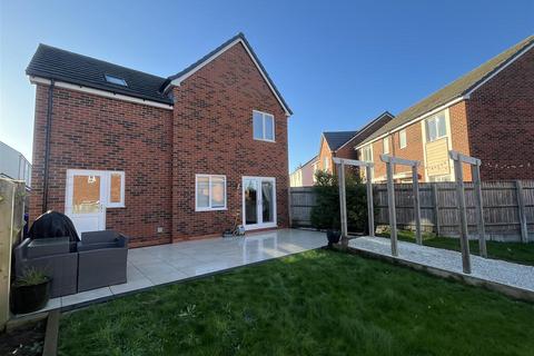 3 bedroom detached house for sale, Hazel Crescent, Burton-On-Trent DE14