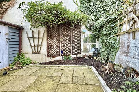4 Bath Road, Eastbourne, BN21 4UA