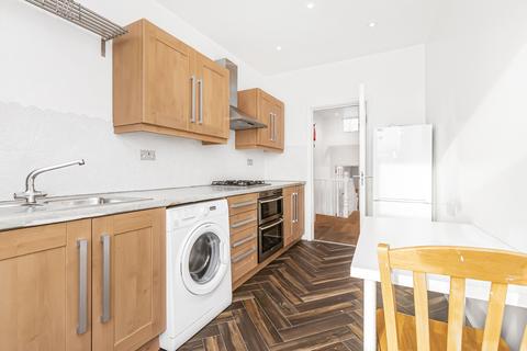 2 bedroom flat for sale, Cheverton Road, London N19 3BB