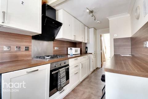 61 Clayburn Circle, Basildon, SS14 1PX