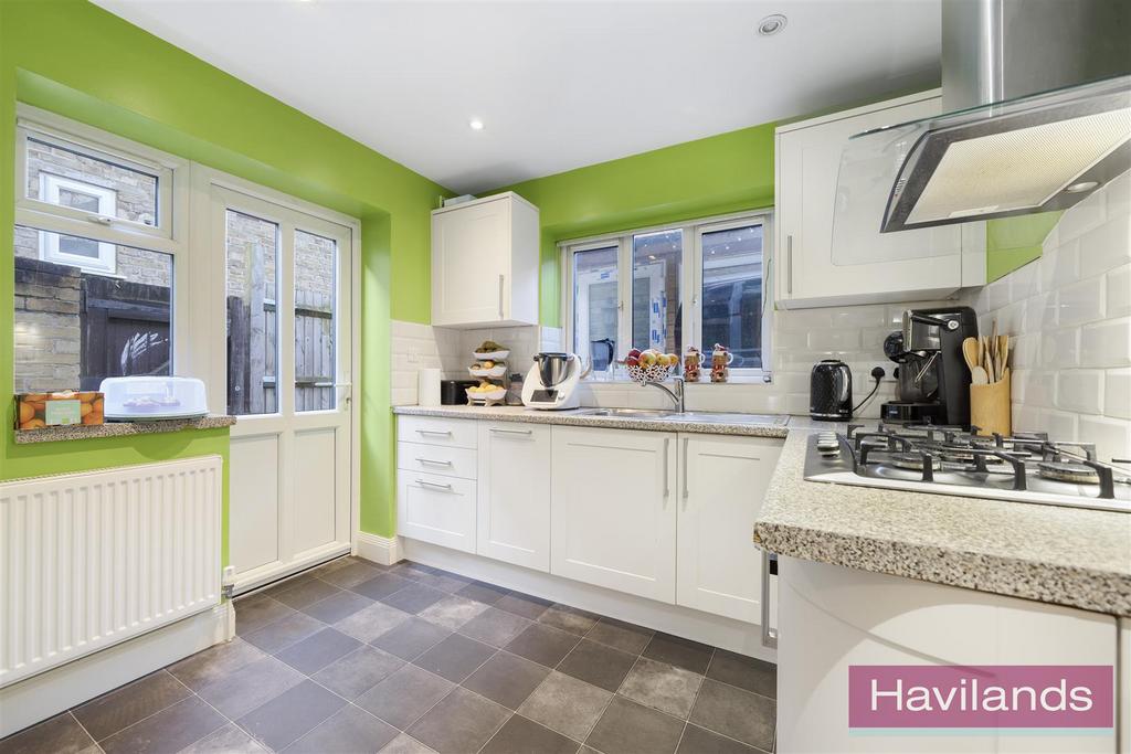 Queens Avenue N21 3 JH-10.jpg