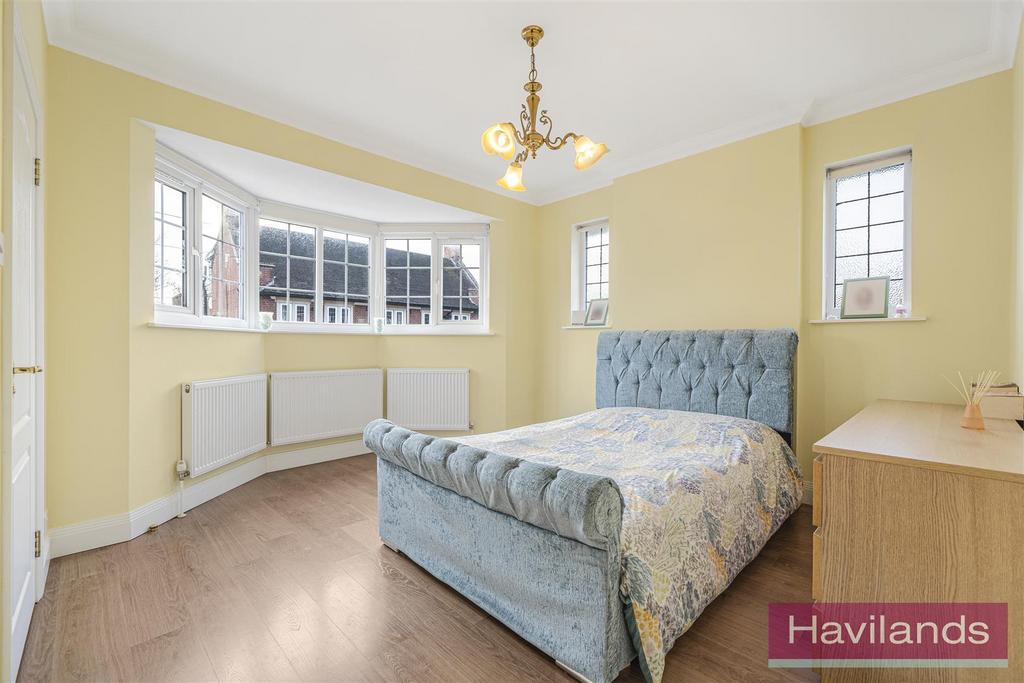 Queens Avenue N21 3 JH-2.jpg