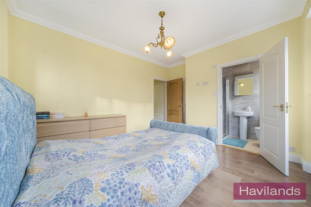 Queens Avenue N21 3 JH-4.jpg