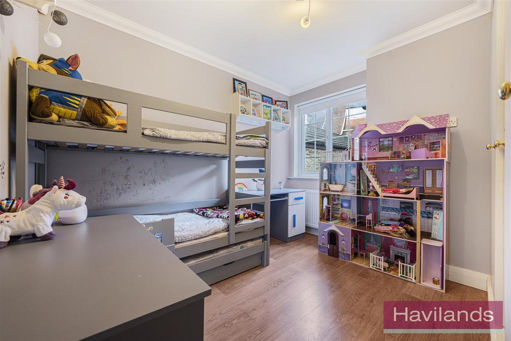 Queens Avenue N21 3 JH-5.jpg